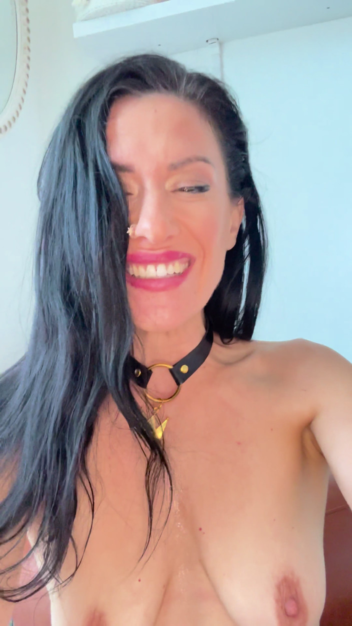 Hope Fontaine: Chorro y orgasmo anal en solo