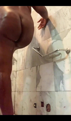 Juicy fat pussy: 我的继妹不小心给我发了她的拍屁股视频