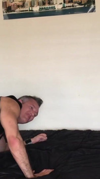 Bearfilms - Perak Steele kongkek beruang bertatu selepas blowjob