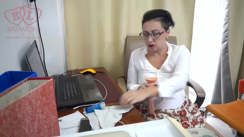 Strange stepfamily: Setiausaha seksretary dikongkek dildo dalam kamera pejabat 1