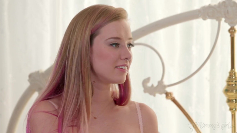 Girlsway: Heiße stiefmutter cherie de Ville erwischt stiefvater beim masturbieren