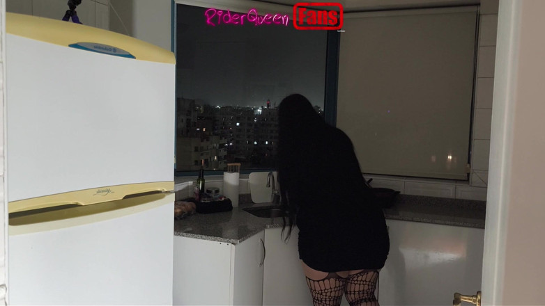Riderqueen: Mutfakta seksi anne - hayranlar için video