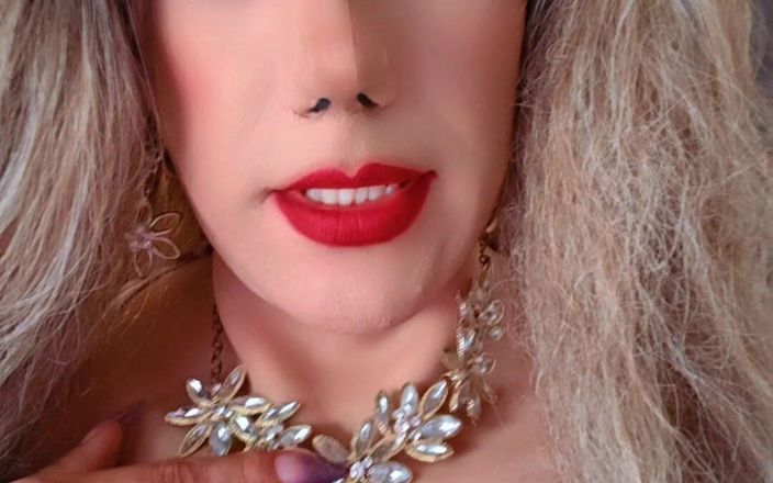 Gisa Estrada: 자지를 빨고 따먹히는 거유 금발 밀프
