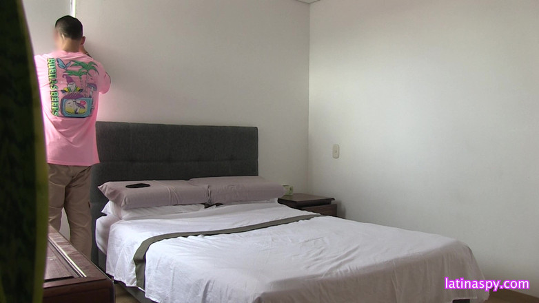 Latinaspy: Služka s obrovským zadkem pomáhá jejímu šéfovi, část 1