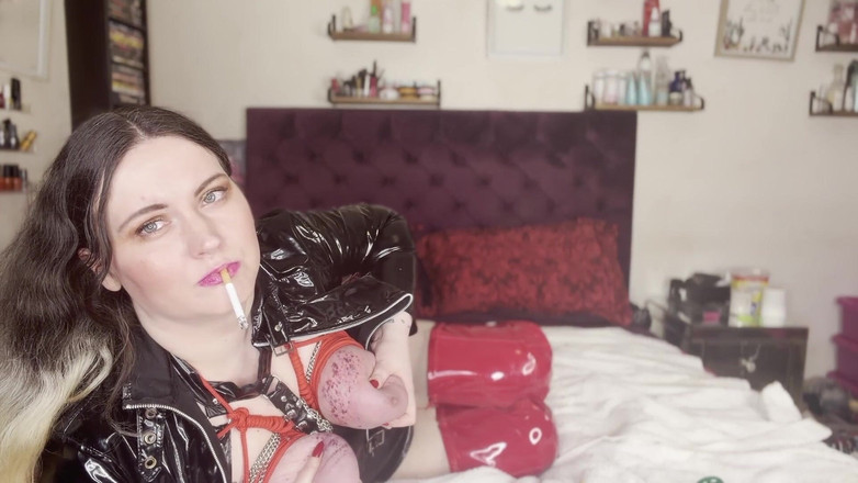 MissFFW: ミス・FFWは激しいセルフティットボンデージに没頭する