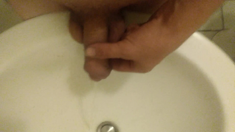 LilTaste: Kencing Di Tangan Saya, Dalam Sinki