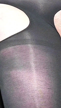 Il Baise Une Fille Avec Une Vierge Inclinée Et Éjacule Dans Son Gros Sperme Sur Du Nylon