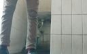 Tamil 10 inches BBC: Facet waląc swój ogromny kutas w łazience