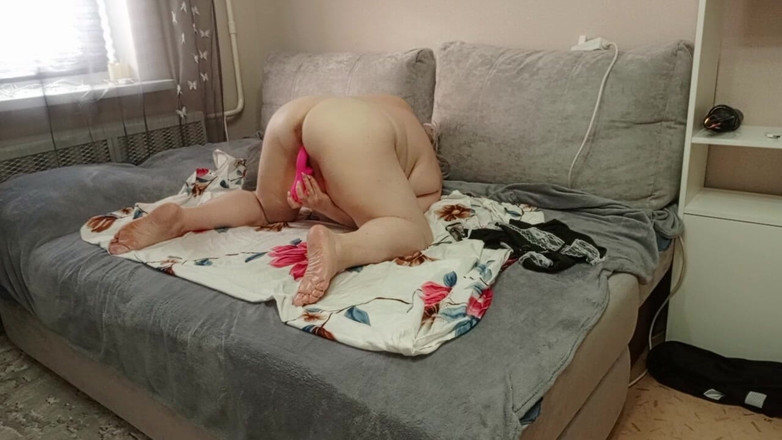 Zona901: La vicina si masturba con grandi tette e culo, si...