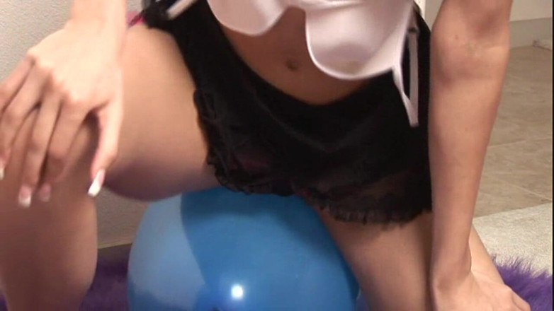 Solo Austria: I play rub and ride on my blue balloon