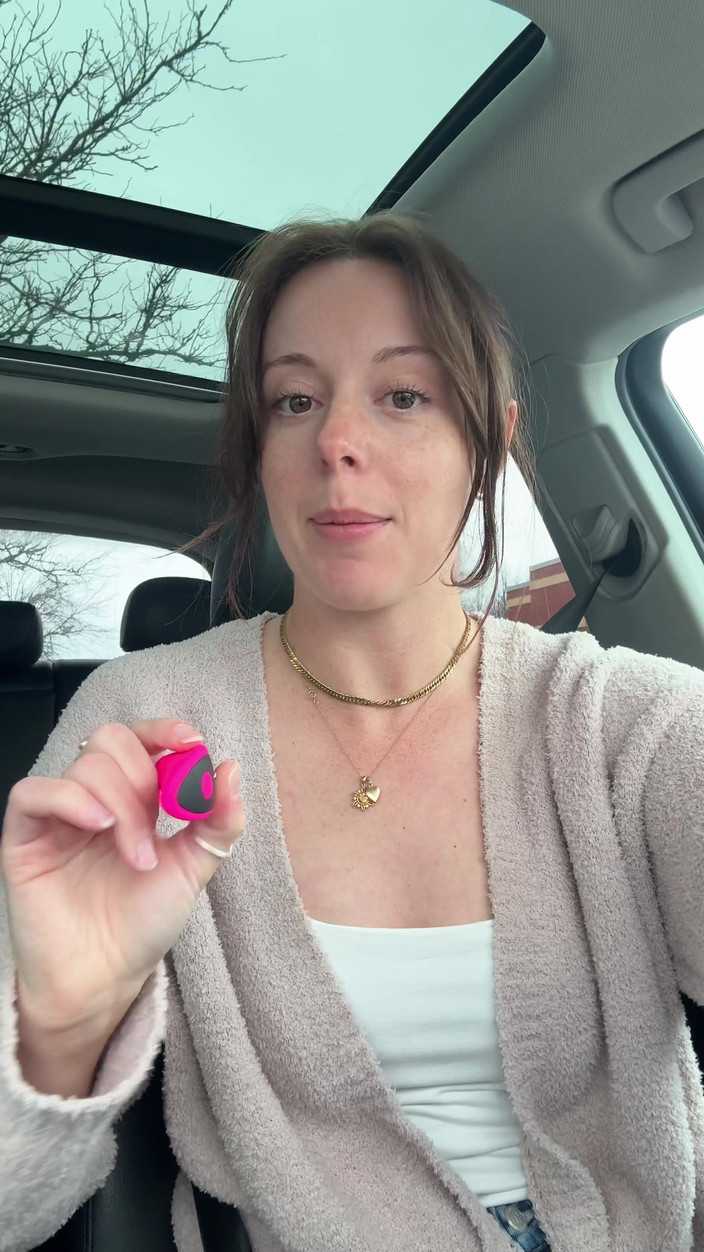 Nadia Foxx: Abspritzen in einer Tim Hortons fahrt durch!