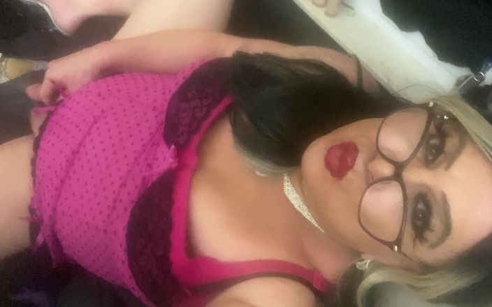 Krissy Sweets: コックリングとアナル玩具を使ったクリッシースイーツ