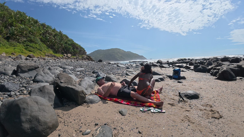 Black Swan: Saling muasin memek satu sama lain - tante seksi kulit hitam...