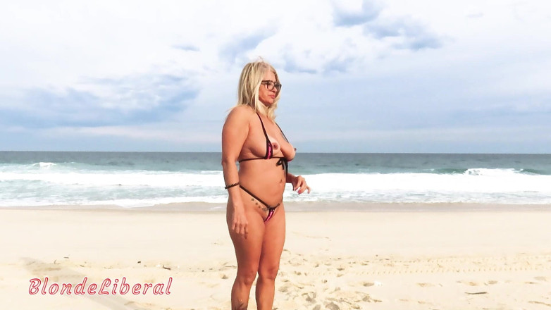 BlondeLiberal: Z Micro Bikini w Rio Beach