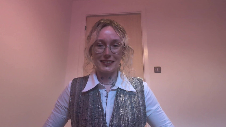 Goddess Transcendence: Une agent immobilier sexy a désespérément envie de faire la...