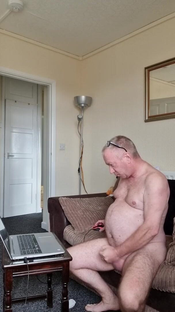 Robert Ellis porn: Male masterbating until load shoots