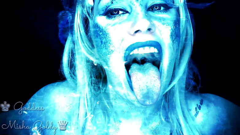 Goddess Misha Goldy: Cruel siren ti terrorizza ed ingoia vivo (effetti speciali aggiunti)