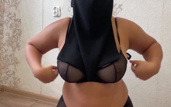 Lux Eva: Masturbare cu țâțe mari până la orgasm în ciorapi