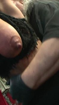 Ruiva bondage vagabundas acorrentadas em celeiro bdsm orgia