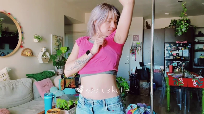 kactus kutie: Showing You My Sweaty Shirt After My Walk
