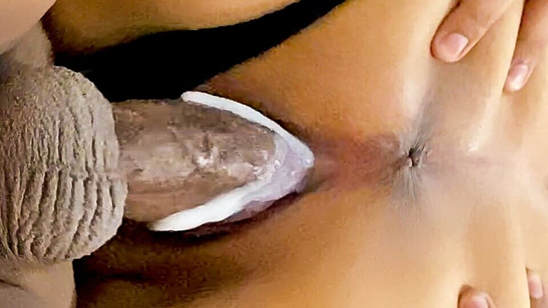 Faustina Pierre: Я багато разів казала тобі, будь ласка, не кінчай в мене, але ти ніколи не слухаєш, ти намагаєшся зробити мене вагітною?