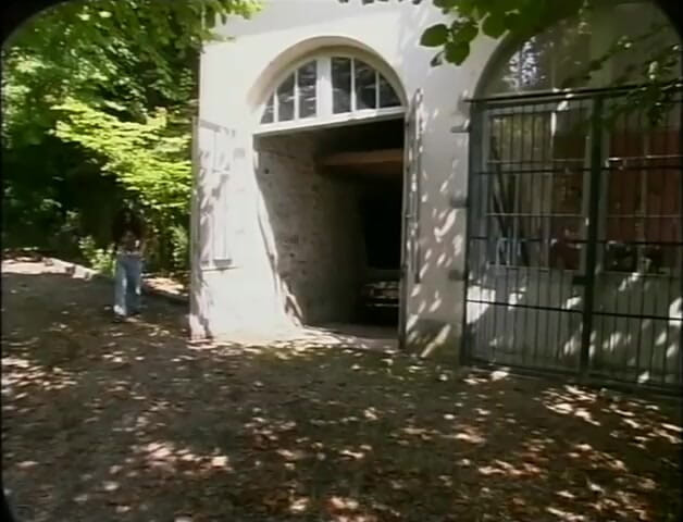 Vintage megastore: Tânără frumusețe de audiție anală sălbatică în trei.