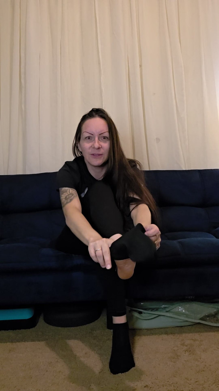 Raven Willow: Wanna See My Bare Feet? Dream on Ugly Foot Loser