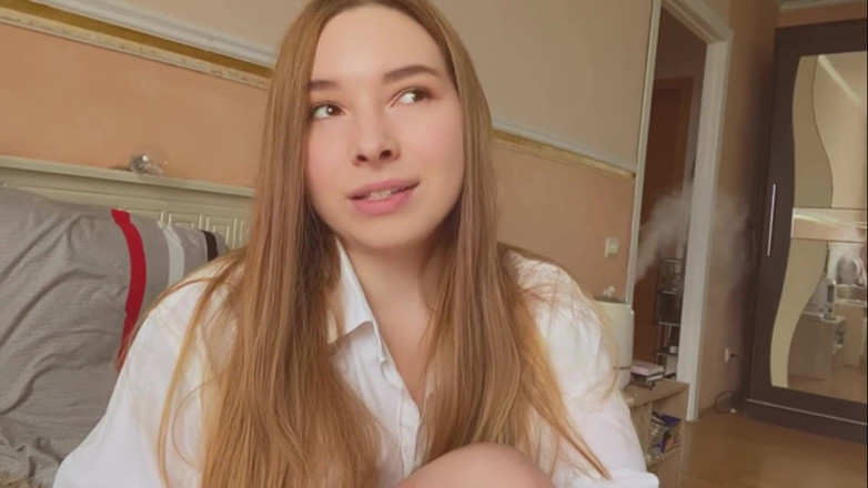 Loly Lola: Il pulsare e sborra della bella figa della ragazza