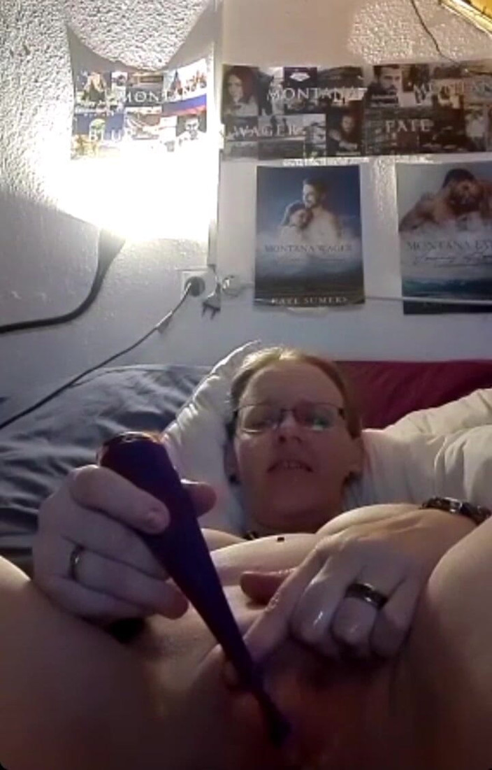 KittieNoOne: Orgasmo anale e stretching