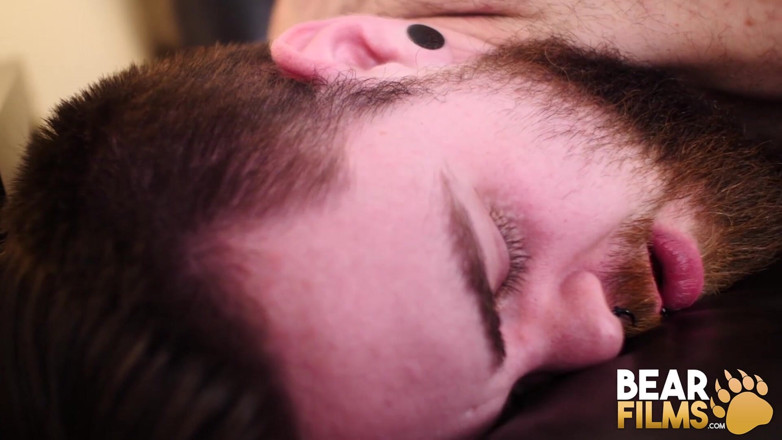 Bear Films: BEARFILMS - potetovaný Claudio White ošukaný velkým medvědem po BJ