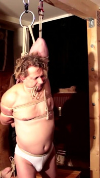 Avstängd slav gris bunden och retad i erotisk BDSM Bliss