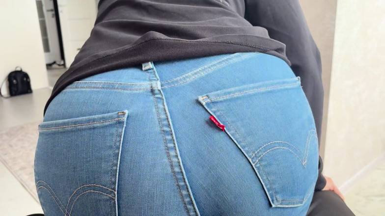 Spacenintenda: Fusta a secco in jeans attillati: la sorellastra arrapata orgasma...