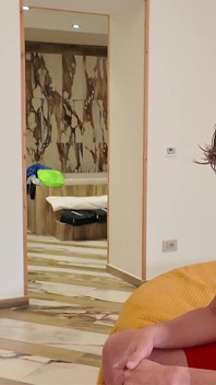 La Tía Desenmascara El Perverso Plan Del Joven Y Su Amigo De Verla Desnuda En La Sauna