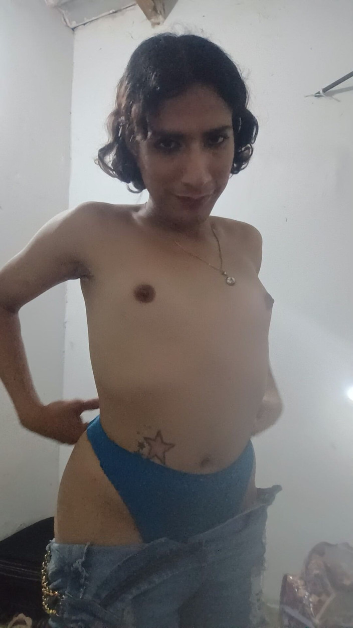 Femboy from Colombia: Dansează în această dimineață și din nou pentru Ty