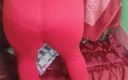 Sexy Indian babe: Desi bhabi super seksi mengobel memeknya dengan legging merah