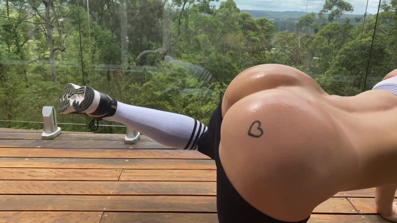 Secret Crush: Secretcrush4k - une ado en forme dans un pantalon de yoga...