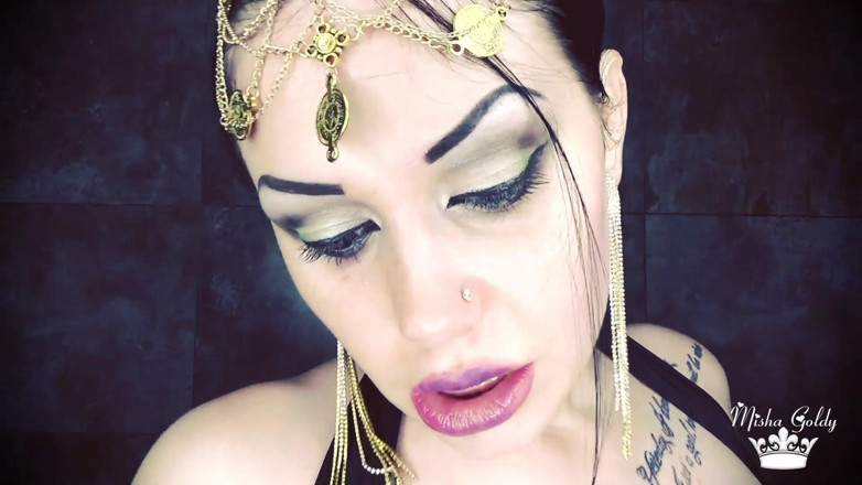 Goddess Misha Goldy: Deusa das trevas sentindo uma fome insaciável!