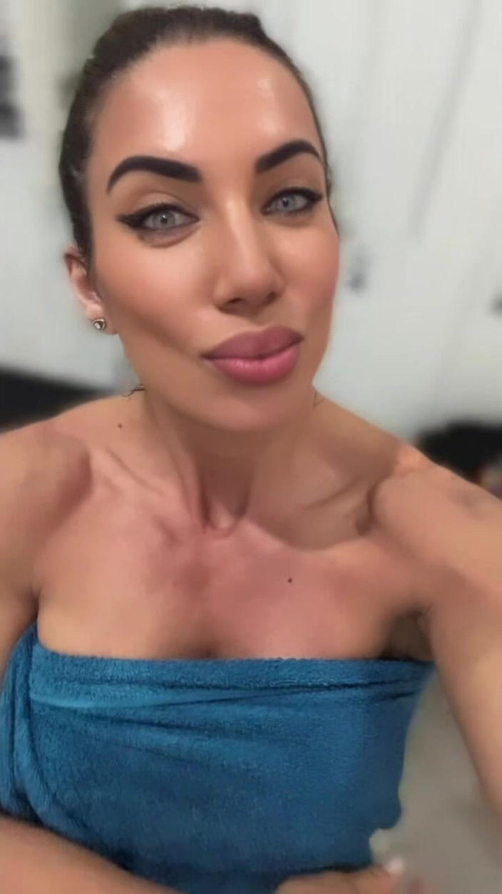 Alesyamuscledoll: Sassy Muscle Doll