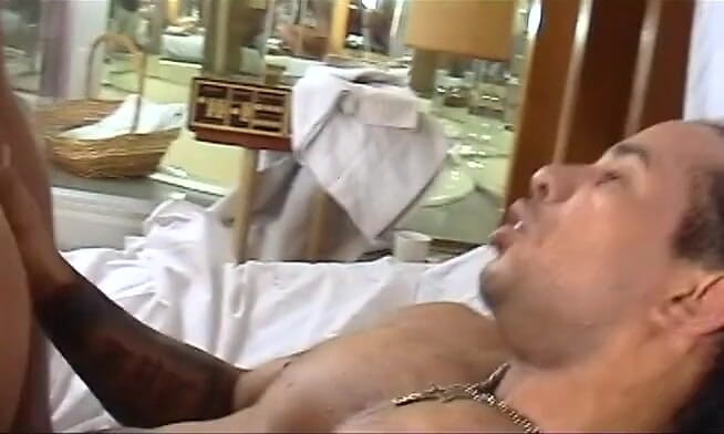Bareback TV: Una fantastica orgia di gruppo gay