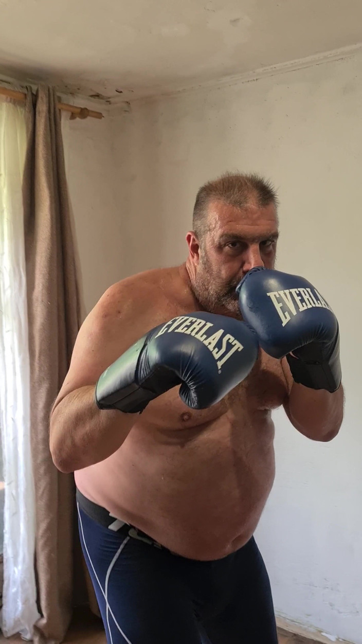 Punchbagplz: Silver Daddy Boxer - POV-studio-einladung Schief Gelaufen