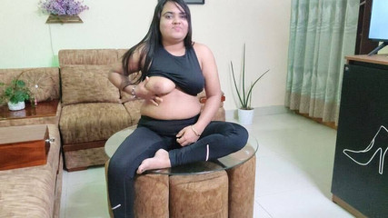 Nadiyaxxx02: Mai tânăr și-a trimis pizda mai în vârstă pentru futai