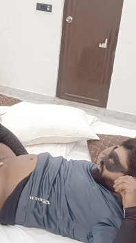Step-mom ke market jane ke bad step-di-di ko lund ke liye tadapte hue dekha fir uski choot ki garmi nikali..