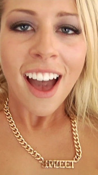 Требуется Zoey Monroe