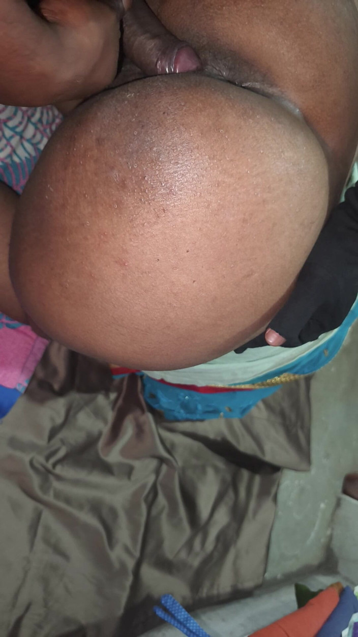Indian innocent wife: La moglie casalinga indiana telugu Saree in un video di...