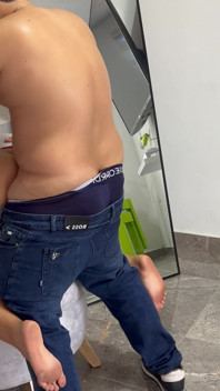 Meu falso fotógrafo se levanta enquanto me grava!!