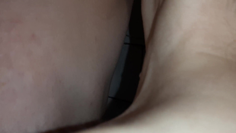 Lesbian-illusion: Aku kencing di mulutnya dan dia jilat memek, puting, dan...