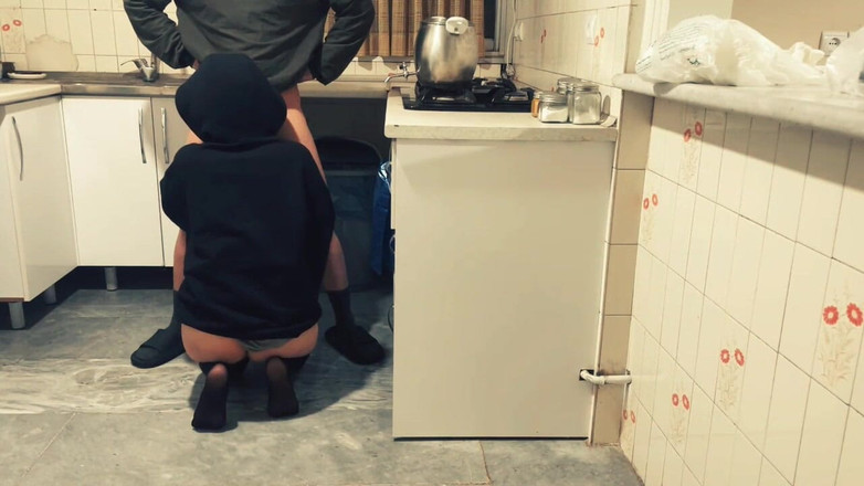 Arabe wife: Moroccan Girl Has Sex with Her Boyfriend in the Kitchen