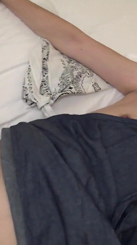 점심 시간에 모델과 섹스하는 바람피는 마누라 Manami Honjyo