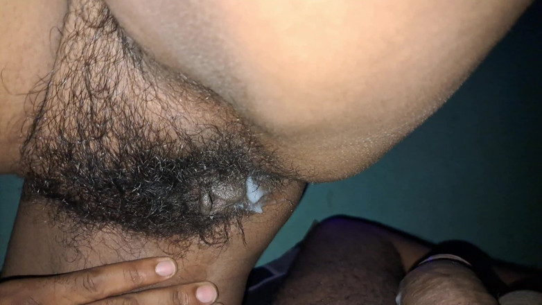 xshika: Indická velká prsa chlupatá kundička creampie