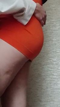 Eine MILF-Ärztin hat eine riskante sexuelle begegnung mit ihrer jungen Krankenschwester in der kommunalen Küche des Krankenhauses